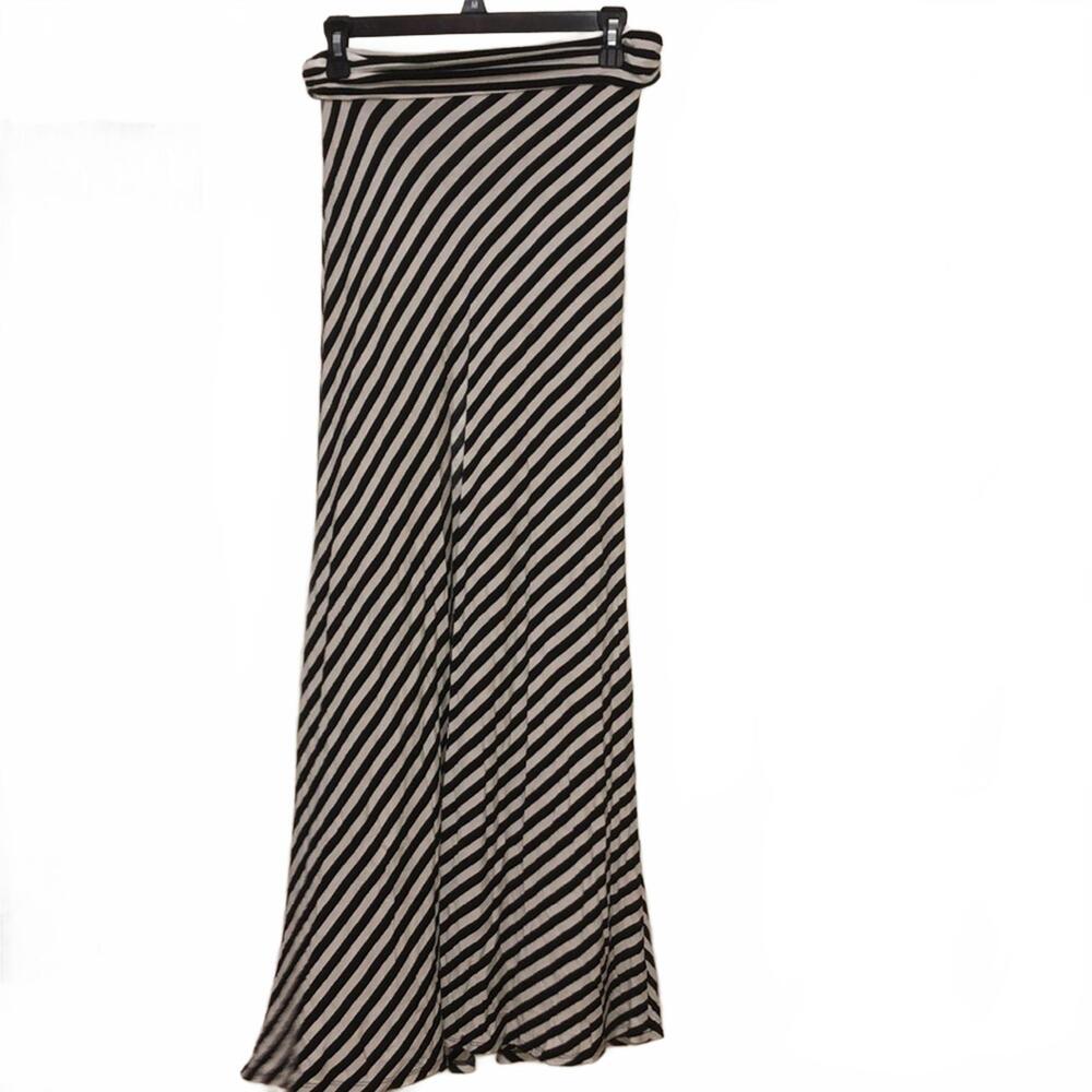 Long skirt Black and white striped